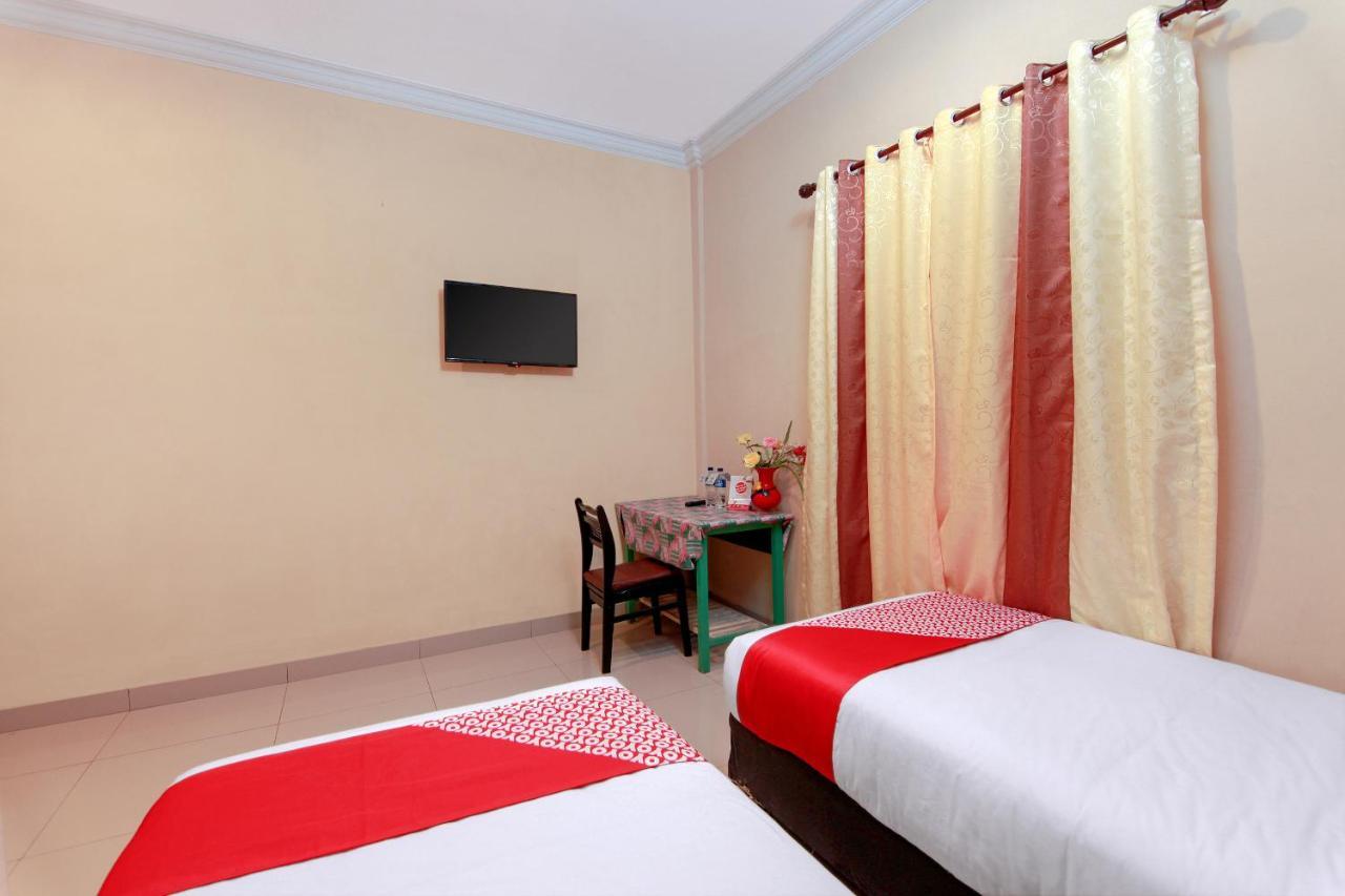Oyo 799 Hotel Dieng Berastagi Exterior photo